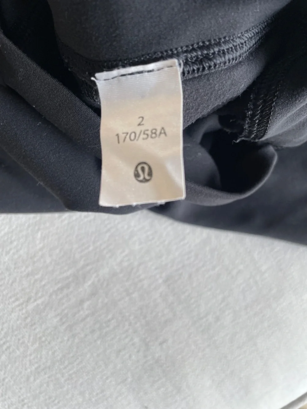 Lululemon Align Scalloped Hem High-Rise Crop 23", Size 2
Black - Picture 9 of 10